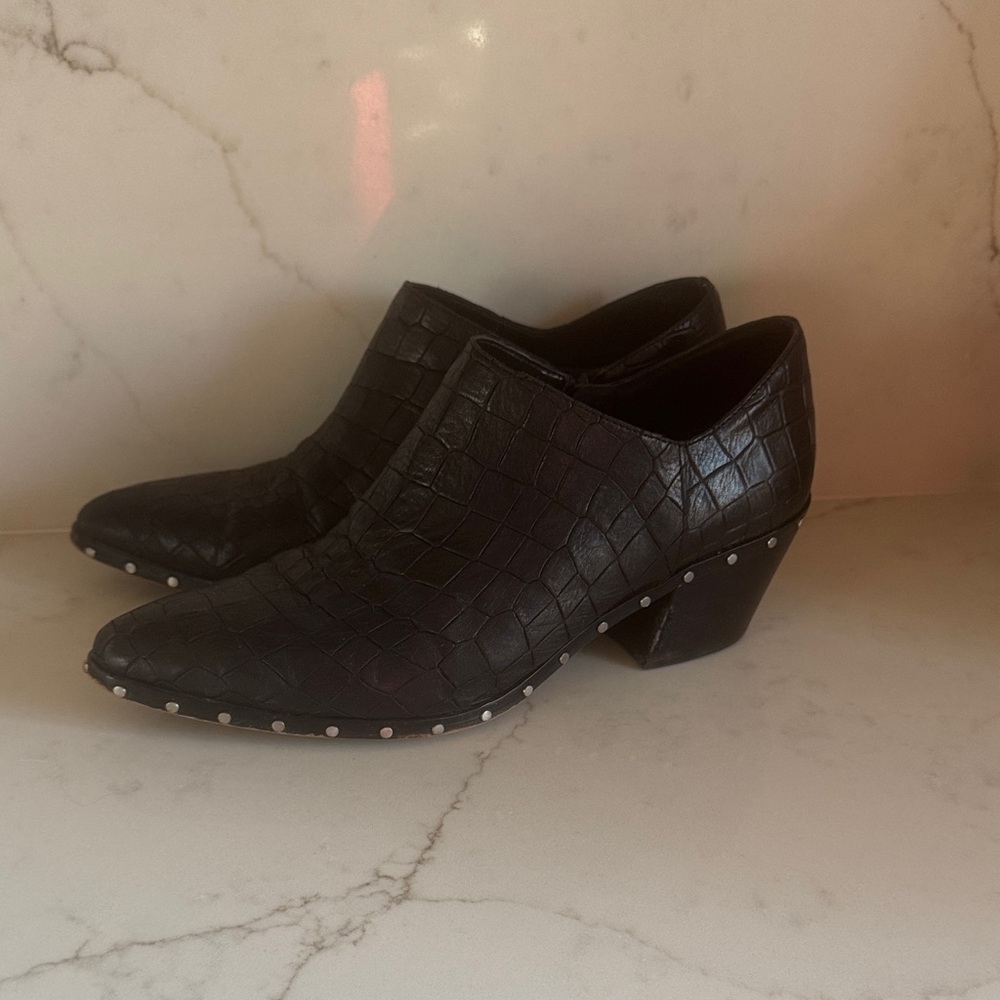 1.state Lizba Black Croc-Embossed Women's Shoes 9.5